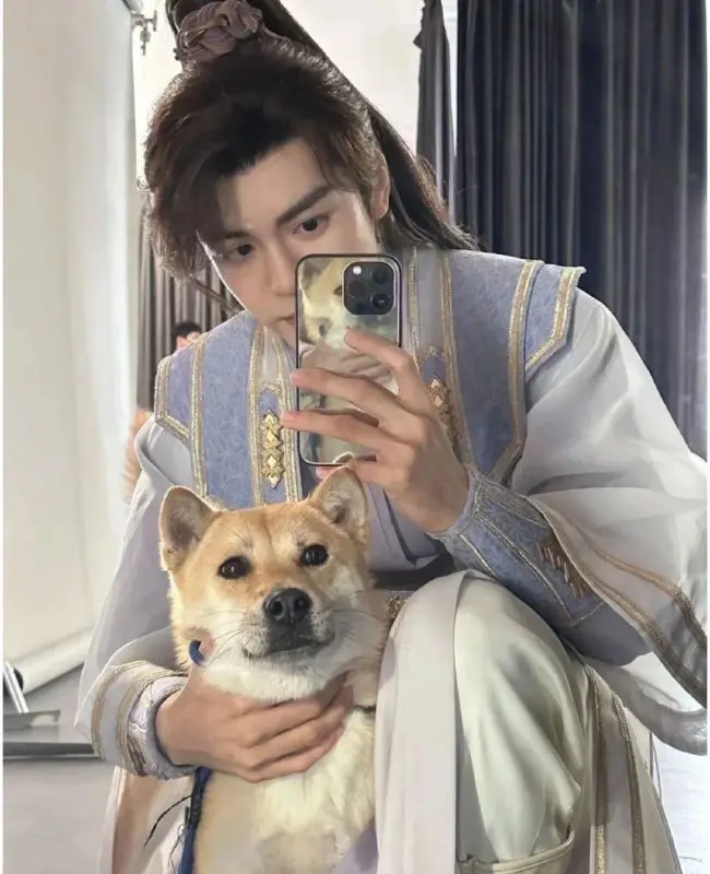 Trai đẹp selfie với gương Trai đẹp selfie với gương
