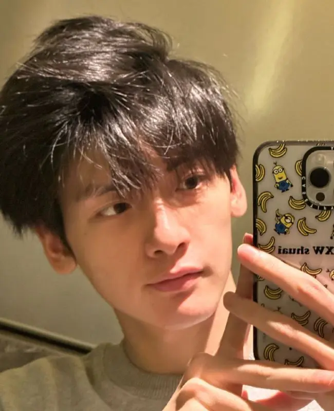 Trai đẹp selfie trước gương Trai đẹp selfie trước gương