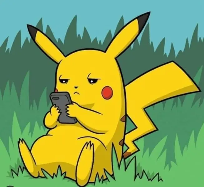 Pikachu meme nghịch điện thoại