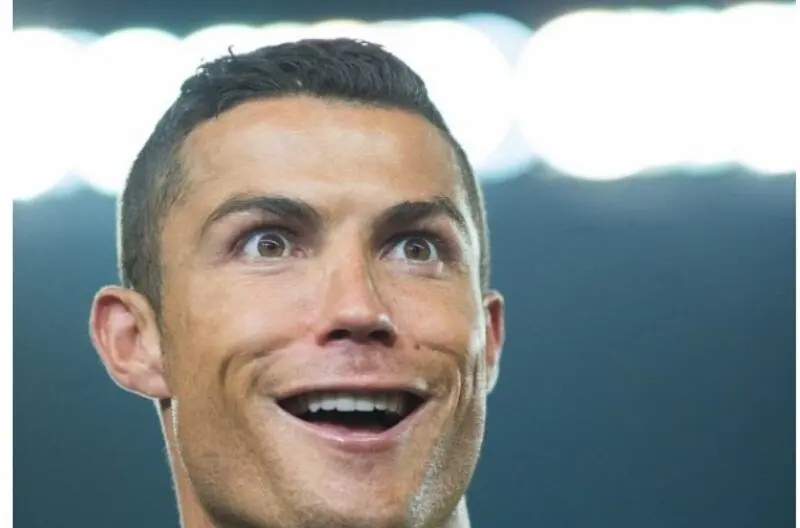 Meme Ronaldo độc đáo mang lại tiếng cười