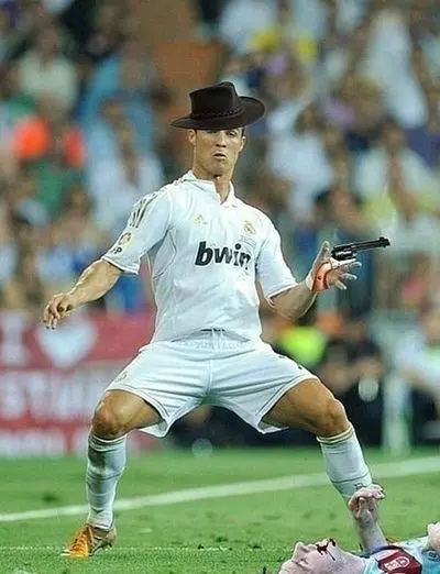 Meme Ronaldo cao bồi hài hước