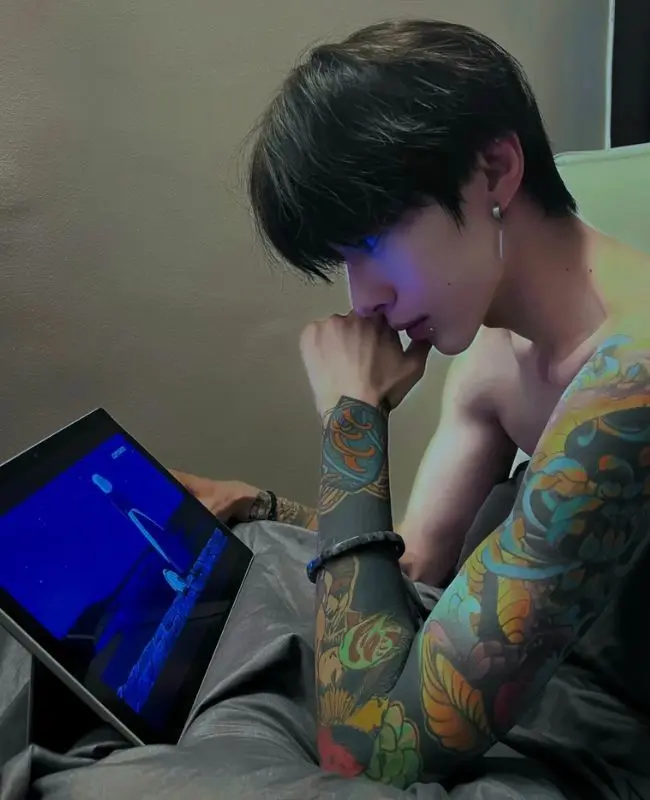 Trai đẹp xăm hình có thần thái cuốn hút Trai đẹp xăm hình có thần thái cuốn hút