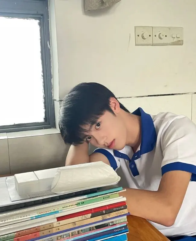 Ảnh chân dung trai đẹp học sinh Ảnh chân dung trai đẹp học sinh