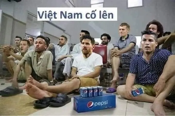 Meme cố lên lan tỏa ý chí kiên cường
