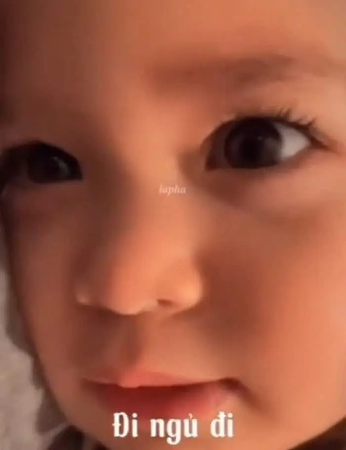 Meme người đi ngủ với biểu cảm hài hước