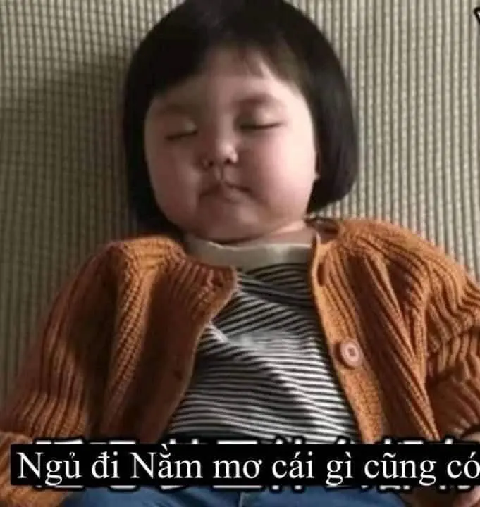 Meme em bé ngủ đáng yêu hài hước
