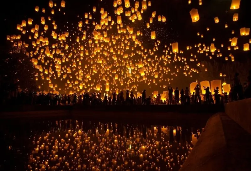 Phong cảnh lễ hội ánh sáng đêm tạo nên những khung cảnh tuyệt vời để chụp ảnh và ghi lại kỷ niệm. Phong cảnh lễ hội ánh sáng đêm tạo nên những khung cảnh tuyệt vời để chụp ảnh và ghi lại kỷ niệm.