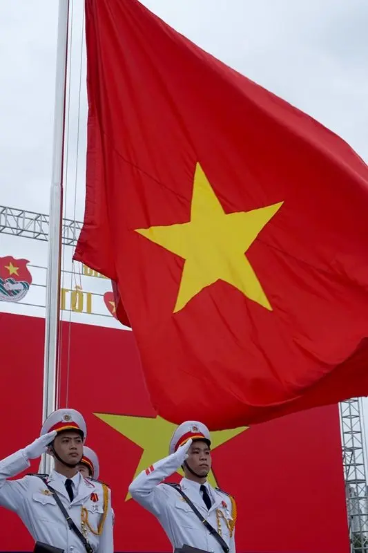 Mang biểu tượng cờ đỏ sao vàng lên màn hình của bạn