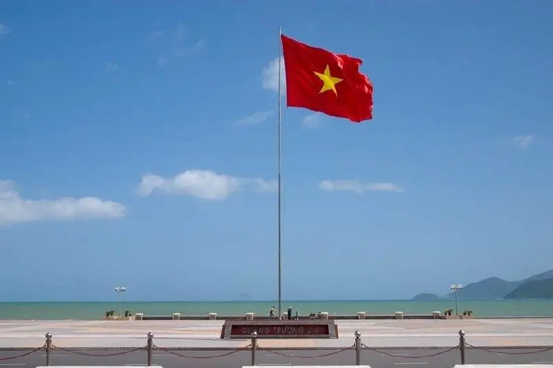 Tải ngay hình nền lá cờ Việt Nam đẹp, rực rỡ sắc màu
