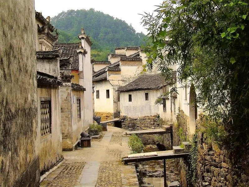 Vẻ đẹp cổ kính của ngôi làng cổ xưa làm say lòng mọi du khách. Vẻ đẹp cổ kính của ngôi làng cổ xưa làm say lòng mọi du khách.