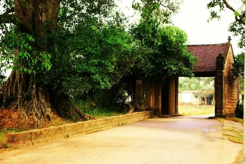 Ngôi làng cổ xưa đẹp mê hồn, nơi thiên nhiên và con người hòa quyện. Ngôi làng cổ xưa đẹp mê hồn, nơi thiên nhiên và con người hòa quyện.