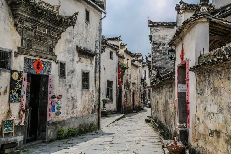 Những ký ức xưa cũ ùa về khi dạo bước trong ngôi làng cổ xưa đẹp mê hồn. Những ký ức xưa cũ ùa về khi dạo bước trong ngôi làng cổ xưa đẹp mê hồn.