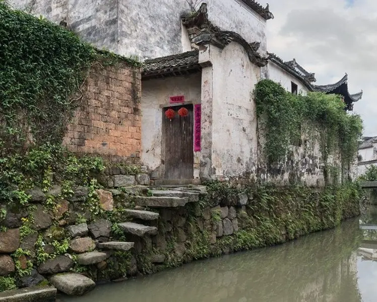 Ngắm nhìn vẻ đẹp yên bình của ngôi làng cổ xưa đẹp mê hồn giữa thung lũng. Ngắm nhìn vẻ đẹp yên bình của ngôi làng cổ xưa đẹp mê hồn giữa thung lũng.