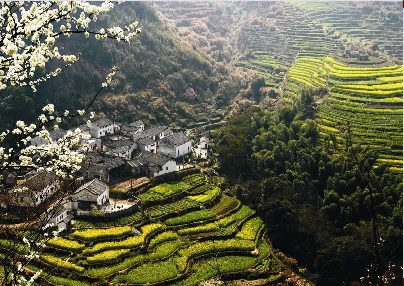 Từng góc nhỏ trong ngôi làng cổ xưa đẹp mê hồn mang đậm nét văn hóa xưa. Từng góc nhỏ trong ngôi làng cổ xưa đẹp mê hồn mang đậm nét văn hóa xưa.