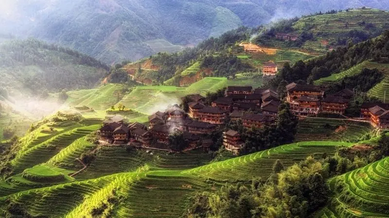 Ngôi làng cổ xưa đẹp mê hồn, nơi tái hiện vẻ đẹp hoài cổ vượt thời gian. Ngôi làng cổ xưa đẹp mê hồn, nơi tái hiện vẻ đẹp hoài cổ vượt thời gian.