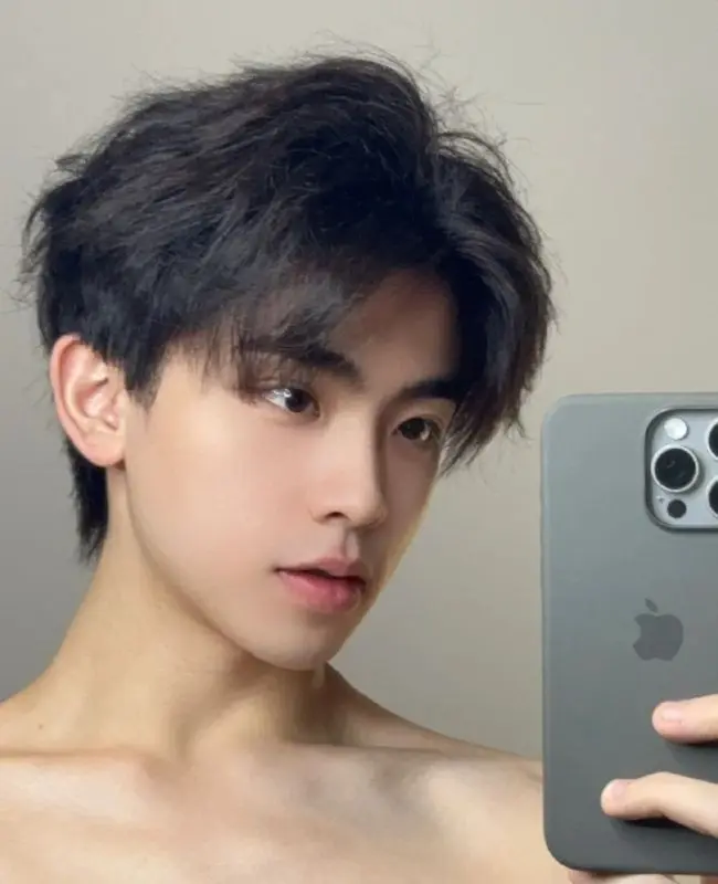Trai đẹp hai mái với nụ cười ấm áp Trai đẹp hai mái với nụ cười ấm áp