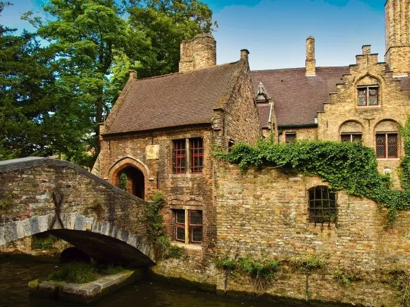 Khám phá vẻ đẹp bình dị của phong cảnh nhà cổ kính Việt Nam