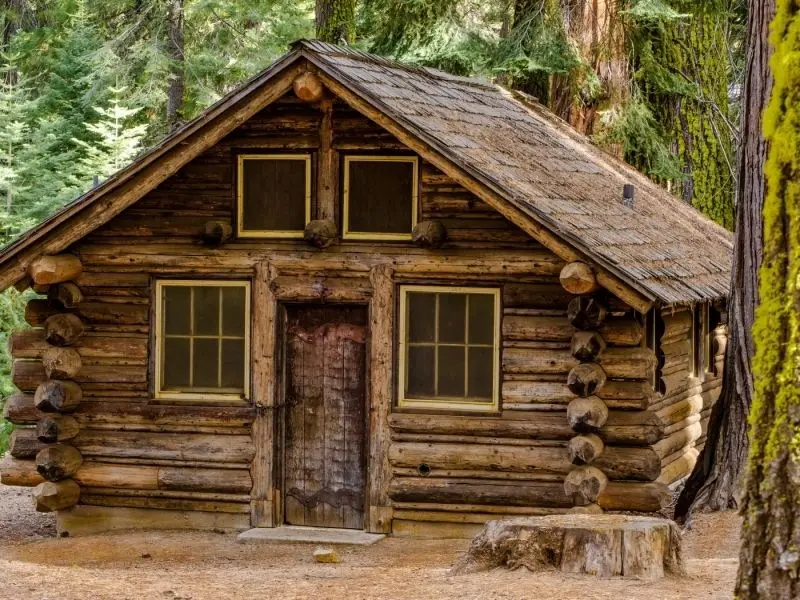 Phong cảnh nhà cổ kính với khung cảnh lãng mạn và thanh tịnh