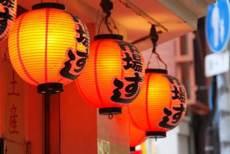 Đèn lồng cổ điển tạo nên bầu không khí yên bình Đèn lồng cổ điển tạo nên bầu không khí yên bình