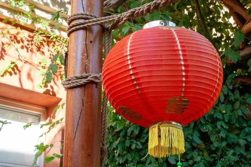 Đèn lồng cổ điển tạo nên không gian ấm cúng và cổ kính Đèn lồng cổ điển tạo nên không gian ấm cúng và cổ kính