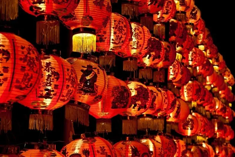 Không gian lung linh của đèn lồng cổ điển trong đêm lễ hội Không gian lung linh của đèn lồng cổ điển trong đêm lễ hội