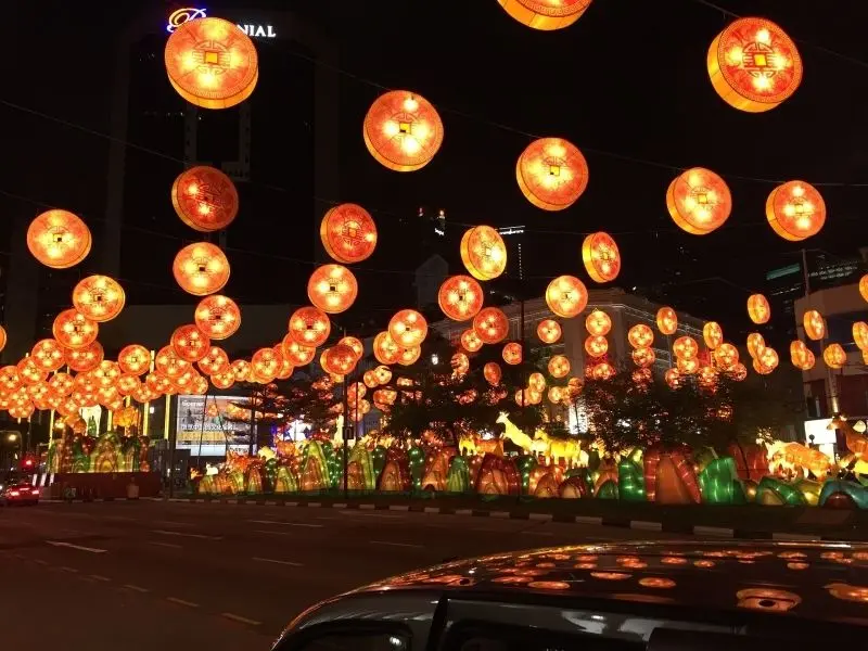 Đèn lồng cổ điển và ánh sáng ấm áp tạo nên không gian đẹp Đèn lồng cổ điển và ánh sáng ấm áp tạo nên không gian đẹp