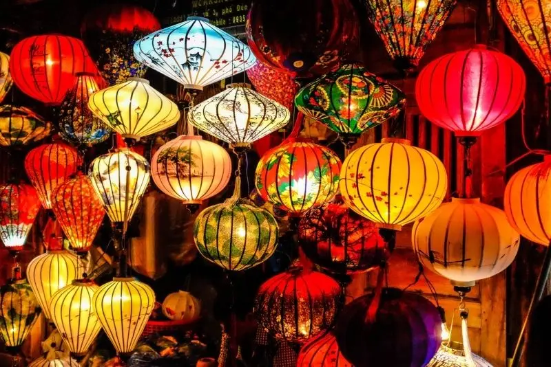 Không gian cổ kính với đèn lồng cổ điển, đầy thơ mộng Không gian cổ kính với đèn lồng cổ điển, đầy thơ mộng