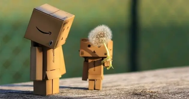 Meme người hộp an ủi hài hước