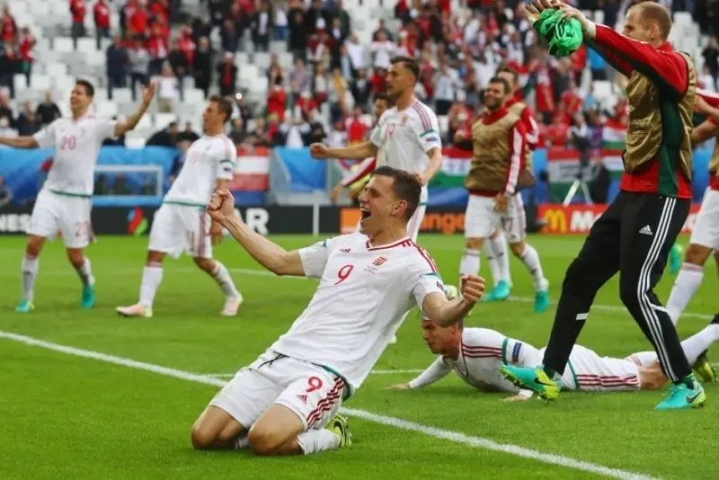Khoảnh khắc đồng đội đáng nhớ của đội tuyển Hungary