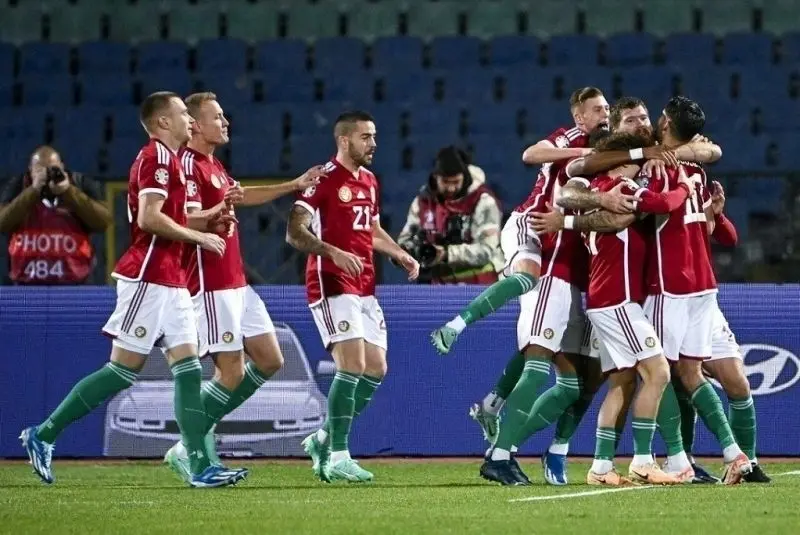 Cầu thủ Hungary ăn mừng bàn thắng mang tính quyết định