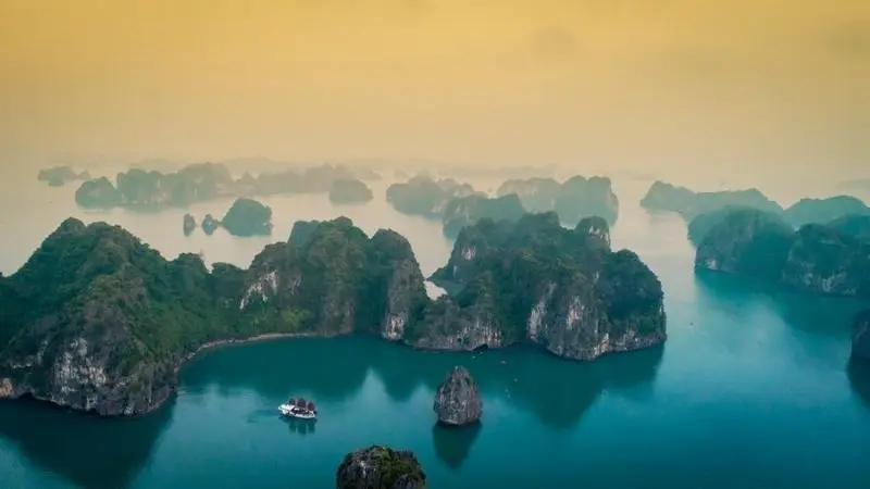 Ảnh vịnh Hạ Long với những dãy núi đá ấn tượng Ảnh vịnh Hạ Long với những dãy núi đá ấn tượng