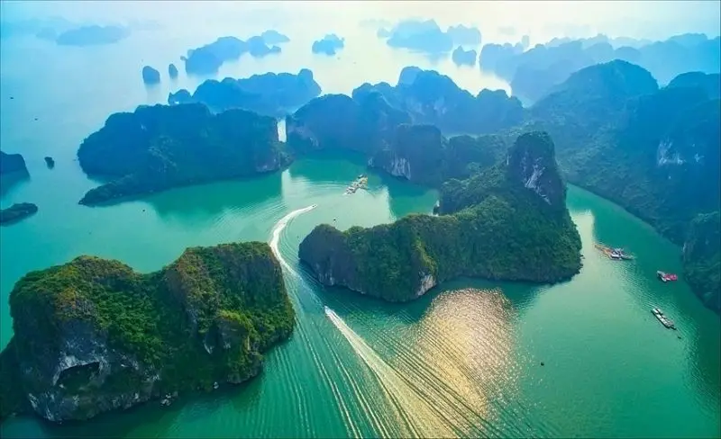 Vẻ đẹp hùng vĩ của vịnh Hạ Long qua từng khung hình Vẻ đẹp hùng vĩ của vịnh Hạ Long qua từng khung hình