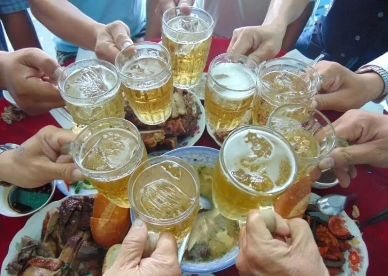 Ảnh nhóm uống bia và những phút giây thăng hoa Ảnh nhóm uống bia và những phút giây thăng hoa