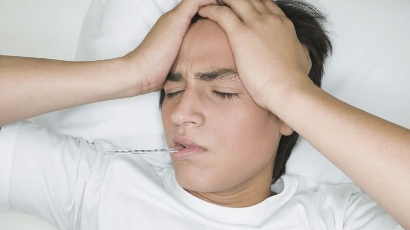 Người lớn sốt được chăm sóc kỹ lưỡng tại nhà Người lớn sốt được chăm sóc kỹ lưỡng tại nhà