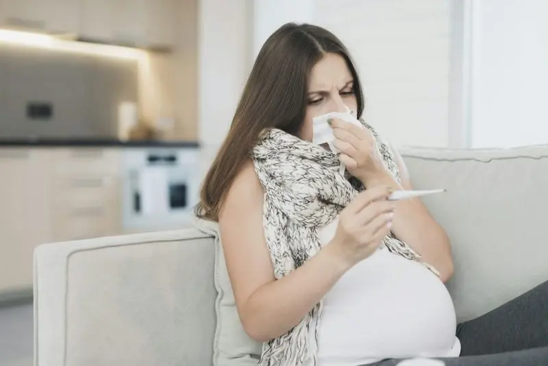 Hình ảnh người lớn sốt cần được nghỉ ngơi hợp lý Hình ảnh người lớn sốt cần được nghỉ ngơi hợp lý