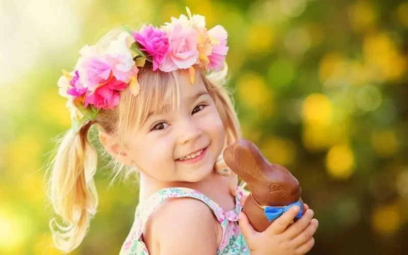 Hình ảnh em bé cute với nụ cười tỏa sáng