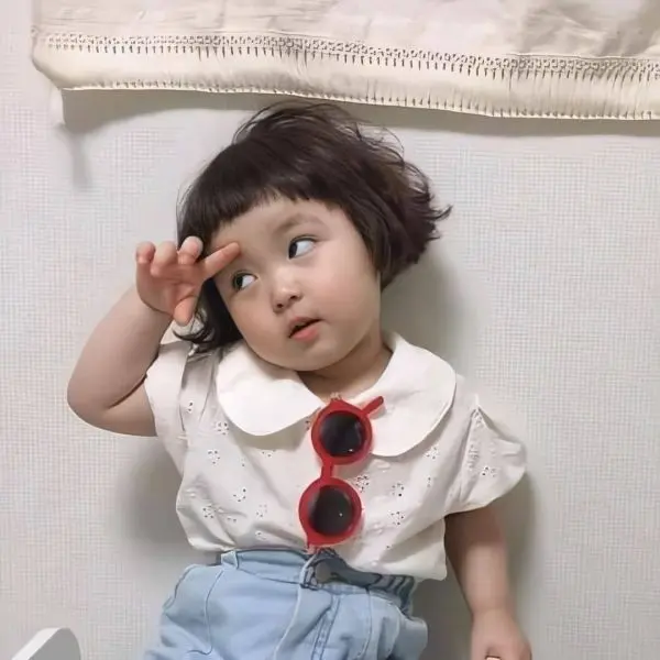 Hình ảnh em bé Hàn Quốc với đôi mắt tròn xoe đáng yêu