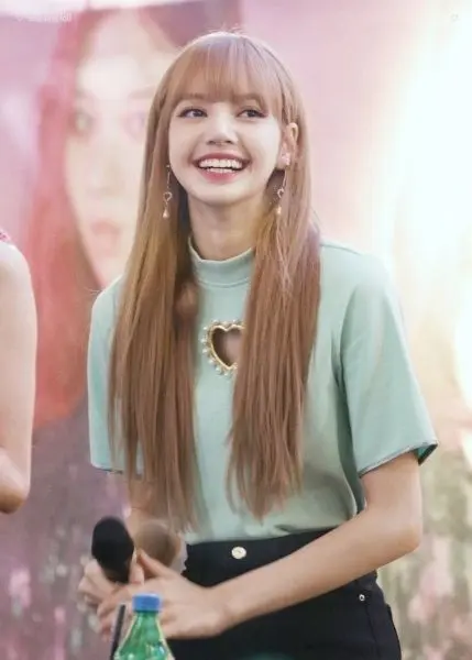Ảnh Lisa đẹp ngọt ngào thu hút mọi ánh nhìn Ảnh Lisa đẹp ngọt ngào thu hút mọi ánh nhìn