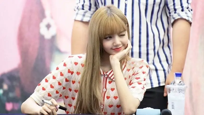 Bộ ảnh Lisa cute nổi bật trên mạng xã hội Bộ ảnh Lisa cute nổi bật trên mạng xã hội
