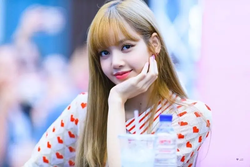 Những ảnh Lisa cute là điểm nhấn đặc biệt cho fan Những ảnh Lisa cute là điểm nhấn đặc biệt cho fan