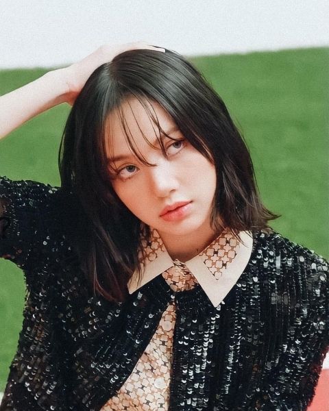 Ảnh Lisa ngầu với thần thái lạnh lùng đầy cuốn hút Ảnh Lisa ngầu với thần thái lạnh lùng đầy cuốn hút