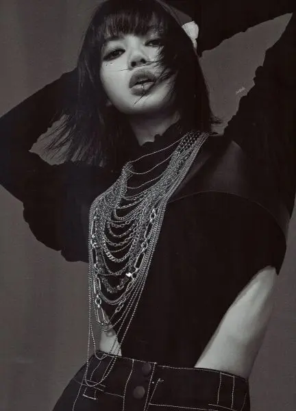 Ảnh Lisa ngầu gây ấn tượng mạnh với người hâm mộ Ảnh Lisa ngầu gây ấn tượng mạnh với người hâm mộ