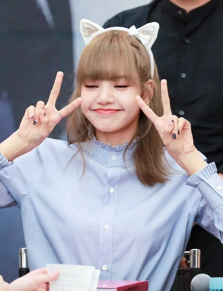 Ảnh Lisa cute với nụ cười tỏa nắng Ảnh Lisa cute với nụ cười tỏa nắng