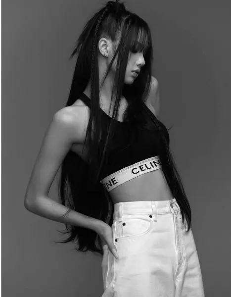 Hình ảnh Lisa ngầu khiến fan không thể rời mắt Hình ảnh Lisa ngầu khiến fan không thể rời mắt