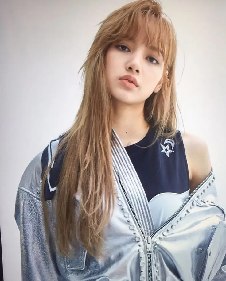 Những ảnh Lisa ngầu khiến cộng đồng mạng thích thú Những ảnh Lisa ngầu khiến cộng đồng mạng thích thú