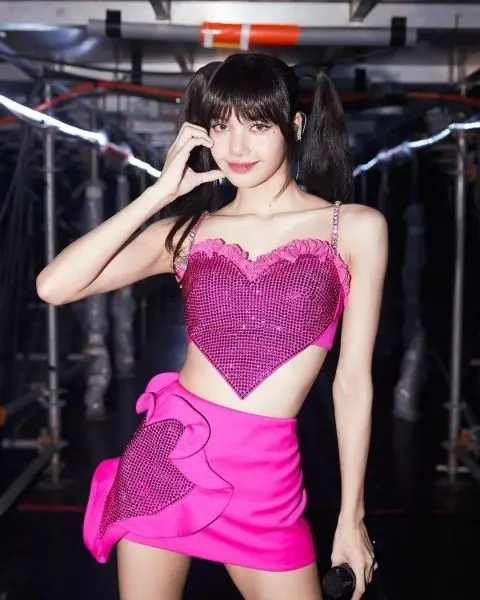 Ảnh Lisa xinh đẹp làm sáng bừng cả không gian Ảnh Lisa xinh đẹp làm sáng bừng cả không gian