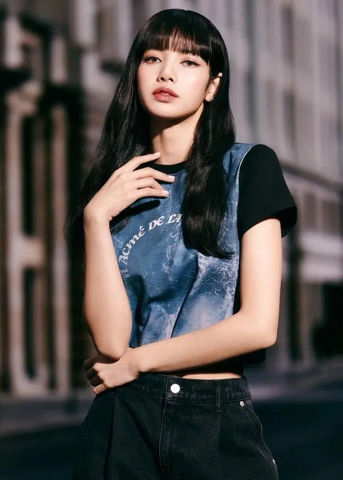 Ảnh Lisa xinh đẹp với nụ cười rạng rỡ Ảnh Lisa xinh đẹp với nụ cười rạng rỡ