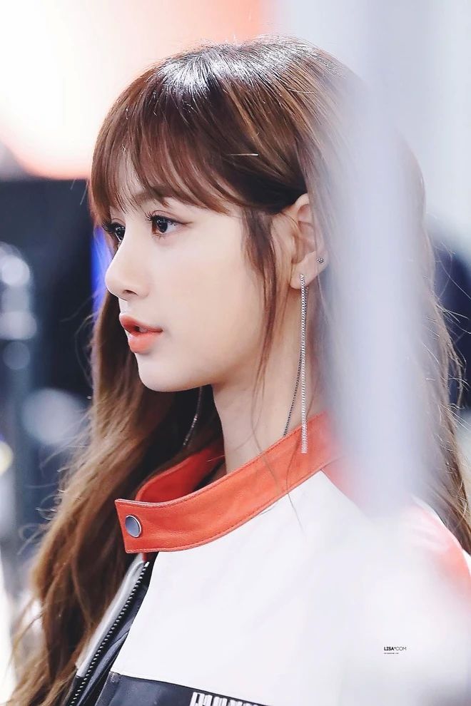 Hình ảnh Lisa xinh đẹp làm nổi bật nét dịu dàng Hình ảnh Lisa xinh đẹp làm nổi bật nét dịu dàng