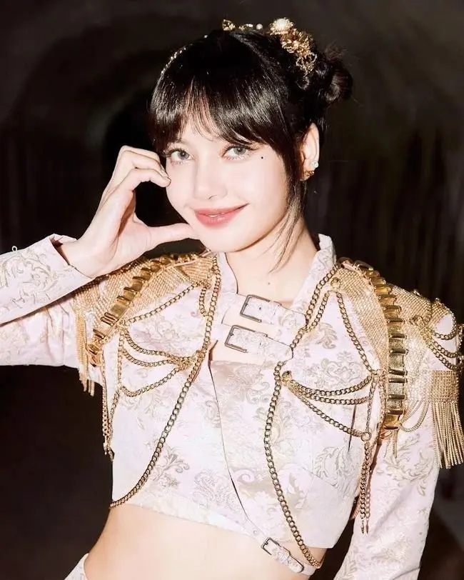 Ảnh Lisa xinh đẹp tạo nên dấu ấn sâu sắc Ảnh Lisa xinh đẹp tạo nên dấu ấn sâu sắc