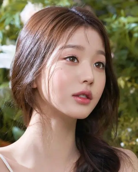 Hình ảnh Wonyoung đẹp tựa như nàng thơ